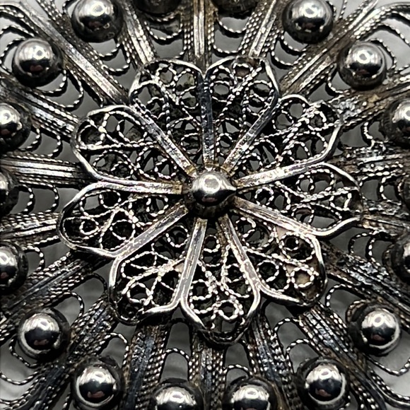 ANTIQUE STERLING SILVER FILIGREE ROUND FLORAL PENDANT ON 20” SNAKE CHAIN - Picture 2 of 9